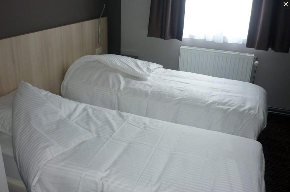 Hotel Les 100 Ciels Saint-Hubert Zimmer foto